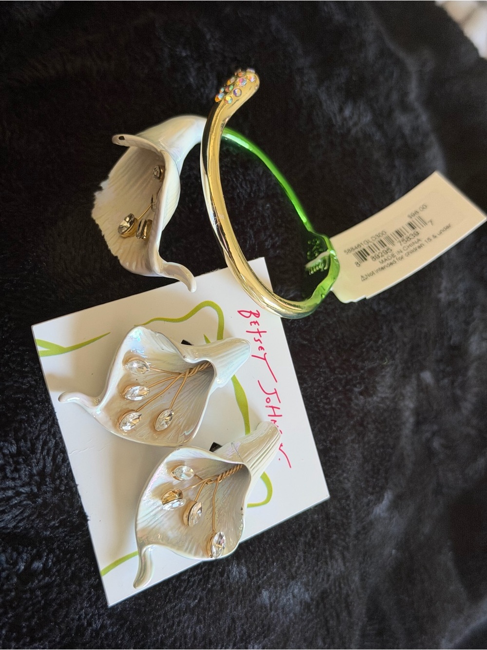 Betsey Johnson White Floral Eartings & Gold Hinged Bracelet